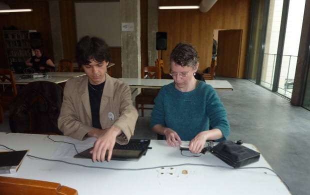 Konstantin demonstrates Synfig to Nina Paley. Photo by Carlos López González.