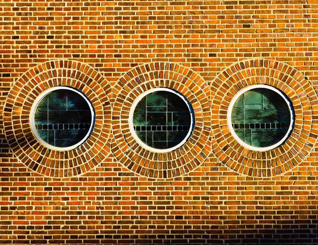 facade-950794_1040x800